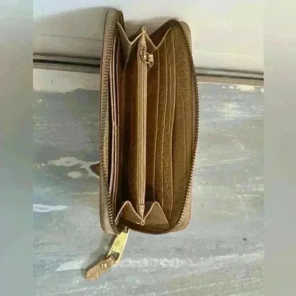 Badgley Mischka Wallet Purse Wristlet - Picture 8 of 10